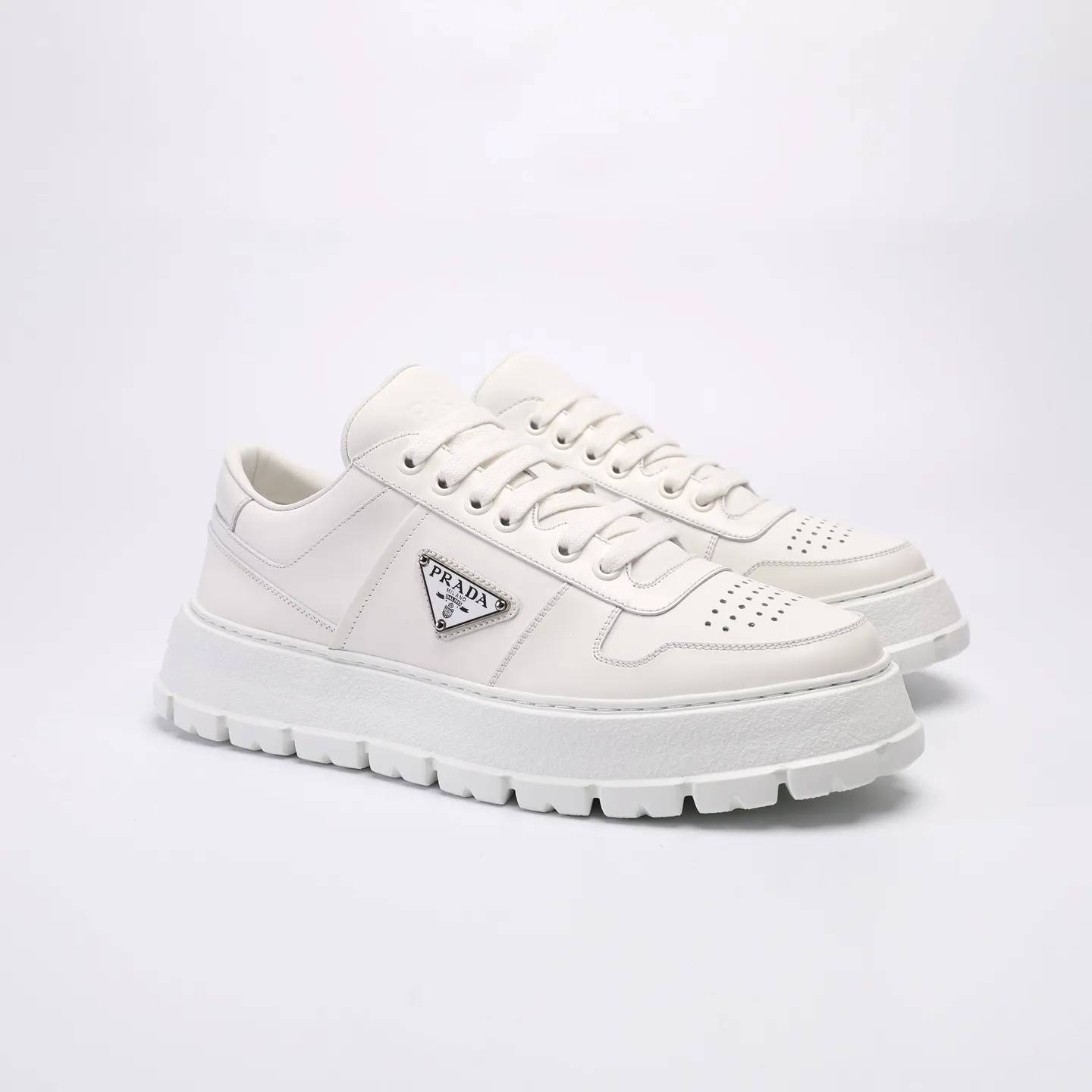 Batch 580 [PRADA] Men's shoes are popular in the counter, official website is synchronized, high-quality shipments. Fabric: original cowhide with snakeskin. Lining: cowhide foot pads + cowhide lining. Outsole: original foam sole. Size: 38-46